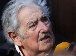 Expresidente José Mujica habla a los medios de comunicación. Foto: EFE