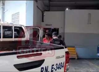 El imputado por el homicidio del taxista a la salida de la audiencia. (Foto: Landro Ortiz)