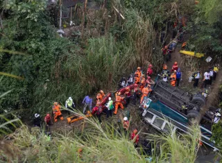 51 muertos, autobús, cayó, puente, Guatemala