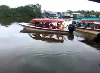 Muchas personas viajan a las islas en Semana Santa.