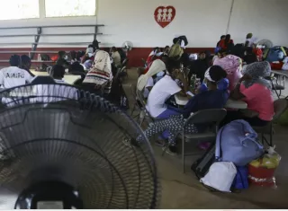 Migrantes deportados por EE.UU. a Panamá reciben extensión de permiso humanitario. Foto: EFE