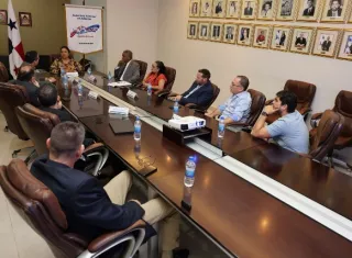 Durante el encuentro. Foto: Aduanas