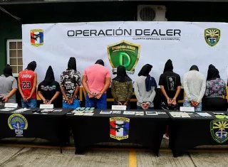 Entre los aprehendidos figuran 13 hombres y dos mujeres. Foto: cortesía