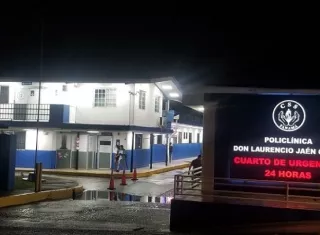 El herido por arma de fuego fue atendido en el cuarto de urgencias de la Policlínica Don Laurencio Jaén Ocaña de Sabanitas.  /  Foto: CSS