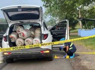 la Policía Nacional interceptó el vehículo la altura del distrito de Santa María, en Herrera.  /  Foto: Thyas Domínguez