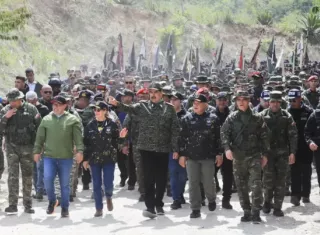 El presidente de Venezuela, Nicolás Maduro (c), este jueves, en Caracas. Foto: EFE