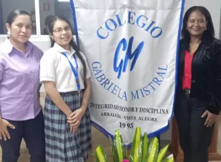 La estudiante del Colegio Gabriela Mistral de Arraiján, Daniela A. Marquínez Nieto (c). /Foto: Cortesía