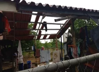 Desprendimiento de techo en varias viviendas.