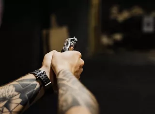 La víctima, al igual que las demás personas, corrió, pero de todas fue alcanzado por las balas.   /  Foto ilustrativa: Pexels