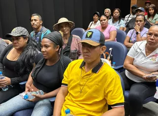 Reunión con los buhoneros.