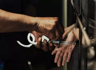 El sospechoso está está vinculado a un crimen ocurrido la tarde del 10 de septiembre de 2025, en la Calle 3, Paseo de Lesseps y Roosevelt.  Foto ilustrativa: Pexels