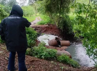 Inspección en la quebrada.