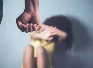 Fiscalía de Familia logra fallo condenatorio por maltrato a menor.  /  Foto ilustrativa: Freepik