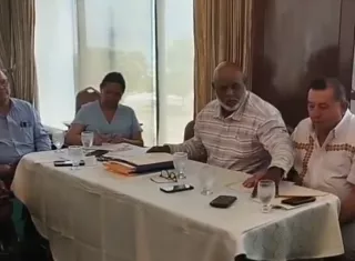 Transportistas amenazan con paro nacional.