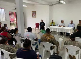 Autoridades locales y estamento de seguridad coordinan plan de seguridad.