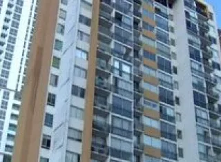 Una fuerte explosión sorprendió a los inquilinos de este edificio.