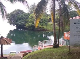 El cuerpo de la víctima fue trasladado hacia la morgue judicial en la ciudad de Colón, para practicarle la necropsia de ley.  /  Foto: Diómedes Sánchez