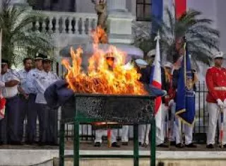 Incineración de banderas.