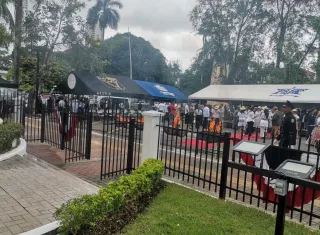 Acto de cremación de banderas.