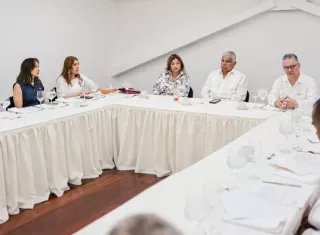 Reunión entre el presidente Mulino y representantes del distrito de Colón.