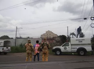 El detenido enfrenta cargo por el delito de homicidio doloso agravado.  /  Fotocomposión: Diómedes Sánchez