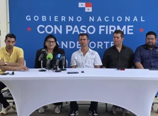 Autoridades de Pandeportes y de la Confederación Mundial de Béisbol y Softball/ Américas dieron este domingo una conferencia de prensa. Foto: Pandeportes