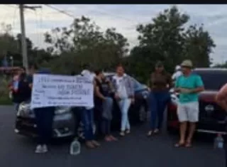Manifestantes quieren agua permanente y de calidad.
