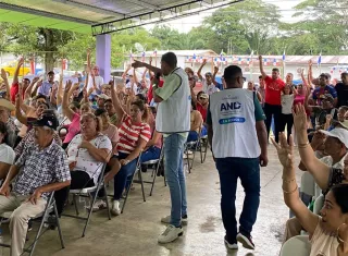 Votación durante consulta ciudadana.