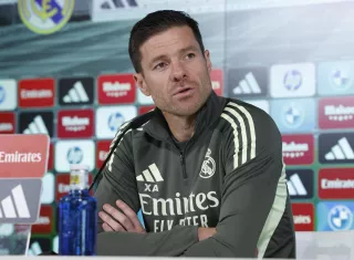 El entrenador del Real Madrid, Xabi Alonso, durante la rueda de prensa tras el entrenamiento realizado este sábado. /EFE