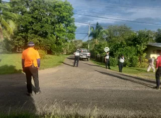 El equipo en búsqueda del ciudadano.