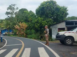 Vigilancia policial en el área.