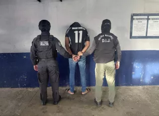 En la operación se detuvo a cinco personas con casos pendientes ante la justicia. /  Foto: PN