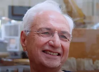 El arquitecto canadiense-estadounidense Frank Gehry. Foto: @biomuseo