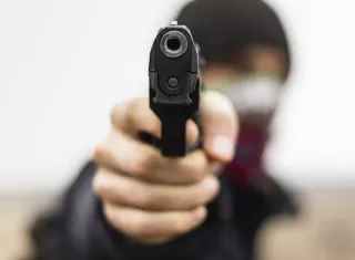 Sicario asesina a joven de un tiro en la cara en Curundú