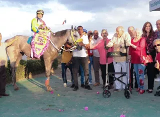 Signature Dame ganó el Clásico Día de las Madres