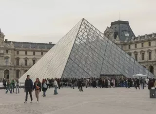 Fuga de agua daña obras y documentos antiguos del Louvre