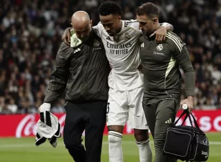 El defensa del Real Madrid Éder Militão se retira lesionado. Foto: EFE