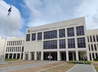 Mandan a prisión a padrastro y madre por crimen de niña de 2 años