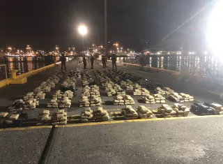 Durante la operación fueron aprehendidos cuatro ciudadanos, quienes viajaban en la lancha al momento de la inspección.