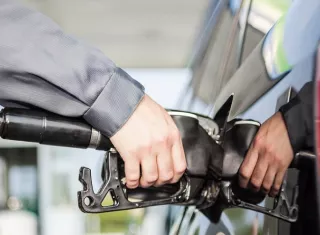 Secretaría de Energía confirma rebaja en los precios de los combustibles.