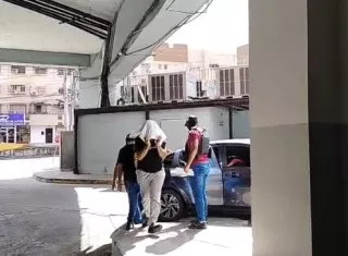 Con la cabeza baja: Héctor Brands llega al SPA para audiencia por blanqueo