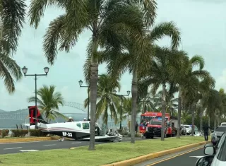 Avioneta se desploma en la Calzada de Amador; hay heridos