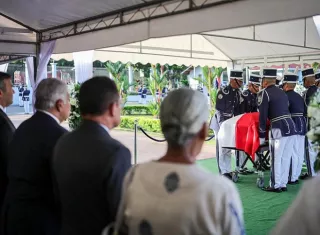 Las honras fúnebres se realizaron en la plaza Paseo de los Caídos.  /  Fotos:  Cortesía