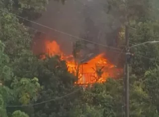 Incendio voraz consume vivienda de madera en la comarca Ngäbe Buglé