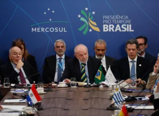 El presidente de Brasil, Luiz Inácio Lula da Silva (c), habla durante la Sesión Plenaria de la Cúpula de Jefes de Estado. Foto: EFE