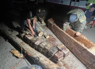 Engaño descarado: camión con madera teca transportaba alijo de drogas