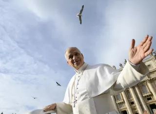 El papa lamenta la economía que trata "al hombre como mercancía" 