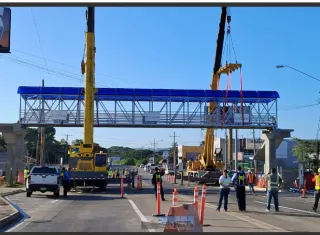 Instalado segundo puente peatonal del intercambiador de Chitré
