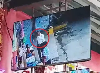 Hombre abandona a un niño en un minisúper. ¡Lo dejó y se fue! 