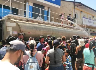 En la ciudad de Chitré, la vicealcaldesa Alba Osorio indicó que las tradicionales mojaderas del 1 de enero iniciarán a las 10:00 de la mañana y se extenderán hasta las 5:00 de la tarde, teniendo como epicentro el Parque Unión. Foto. Thays Domínguez